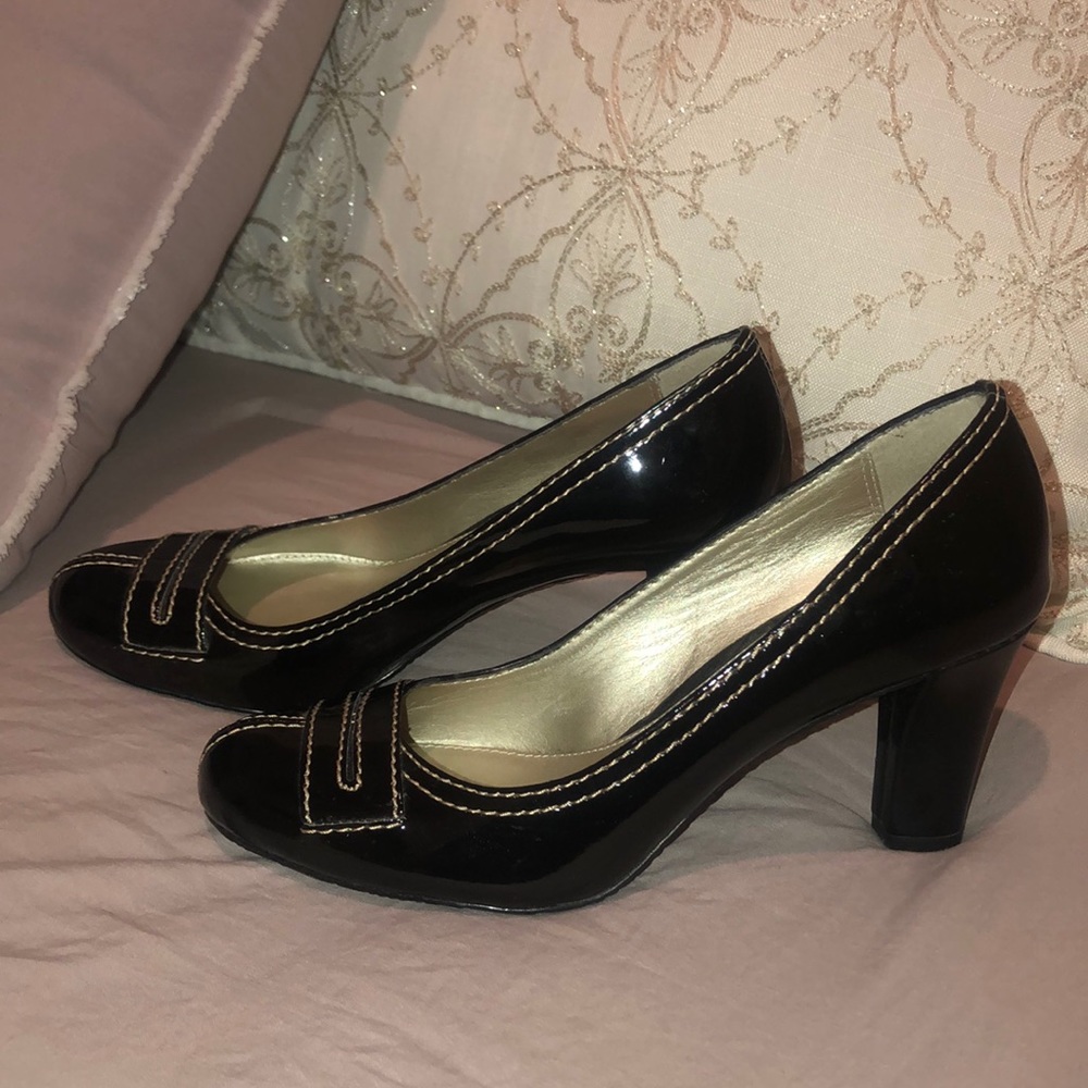 Black Liz Claiborne Leather Pumps